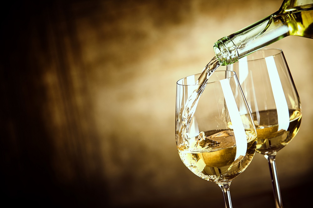 Characterizing Types of White Wine by Color: A Guide for Wine Lovers