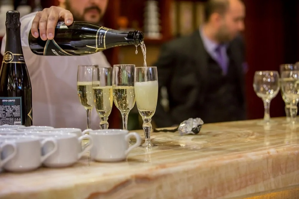 What is Sparkling Wine?