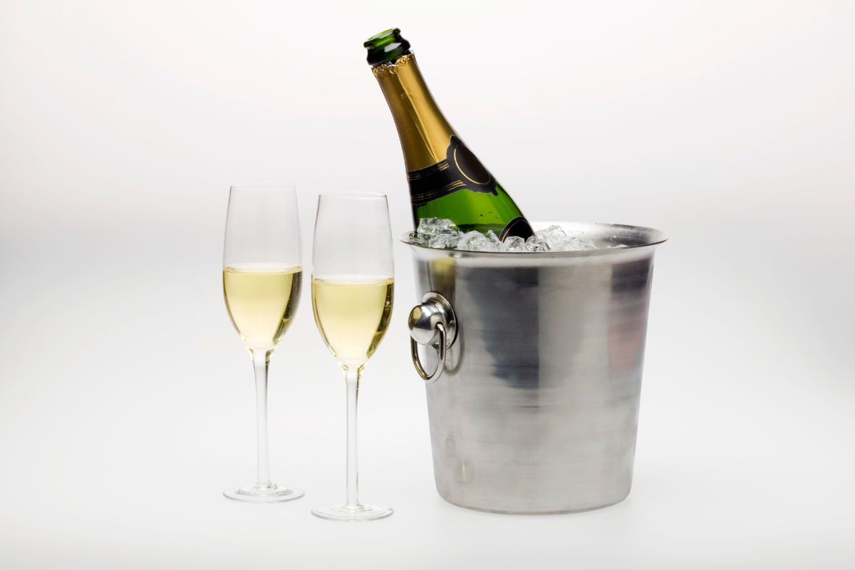 Does Champagne Get Better With Age? 